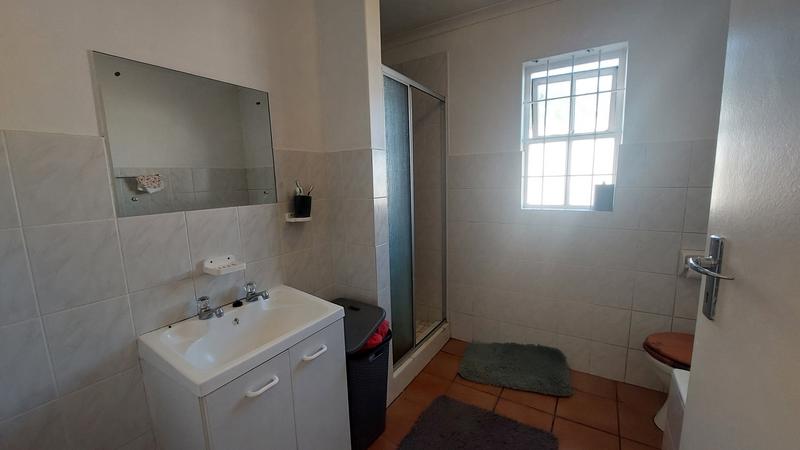To Let 2 Bedroom Property for Rent in Oakglen Western Cape